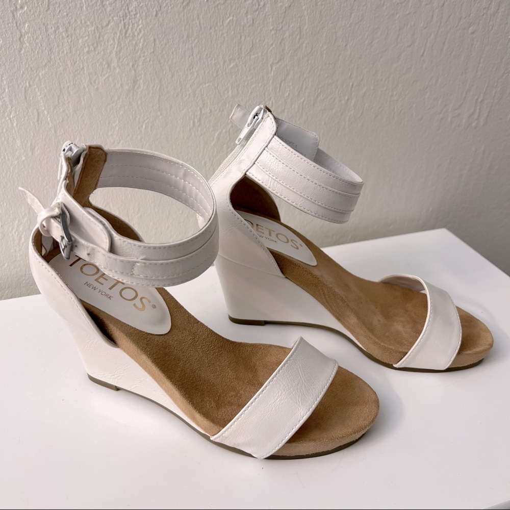 *NWOT* Toetos Ankle Strap Wedges Heels - White, Sz 6